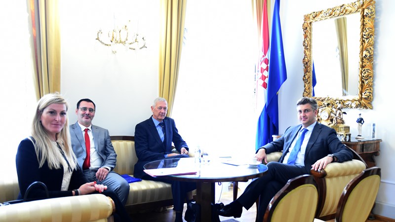 Predsjednik Vlade Andrej Plenković s predstavnicima Hrvatskog teniskog saveza 
